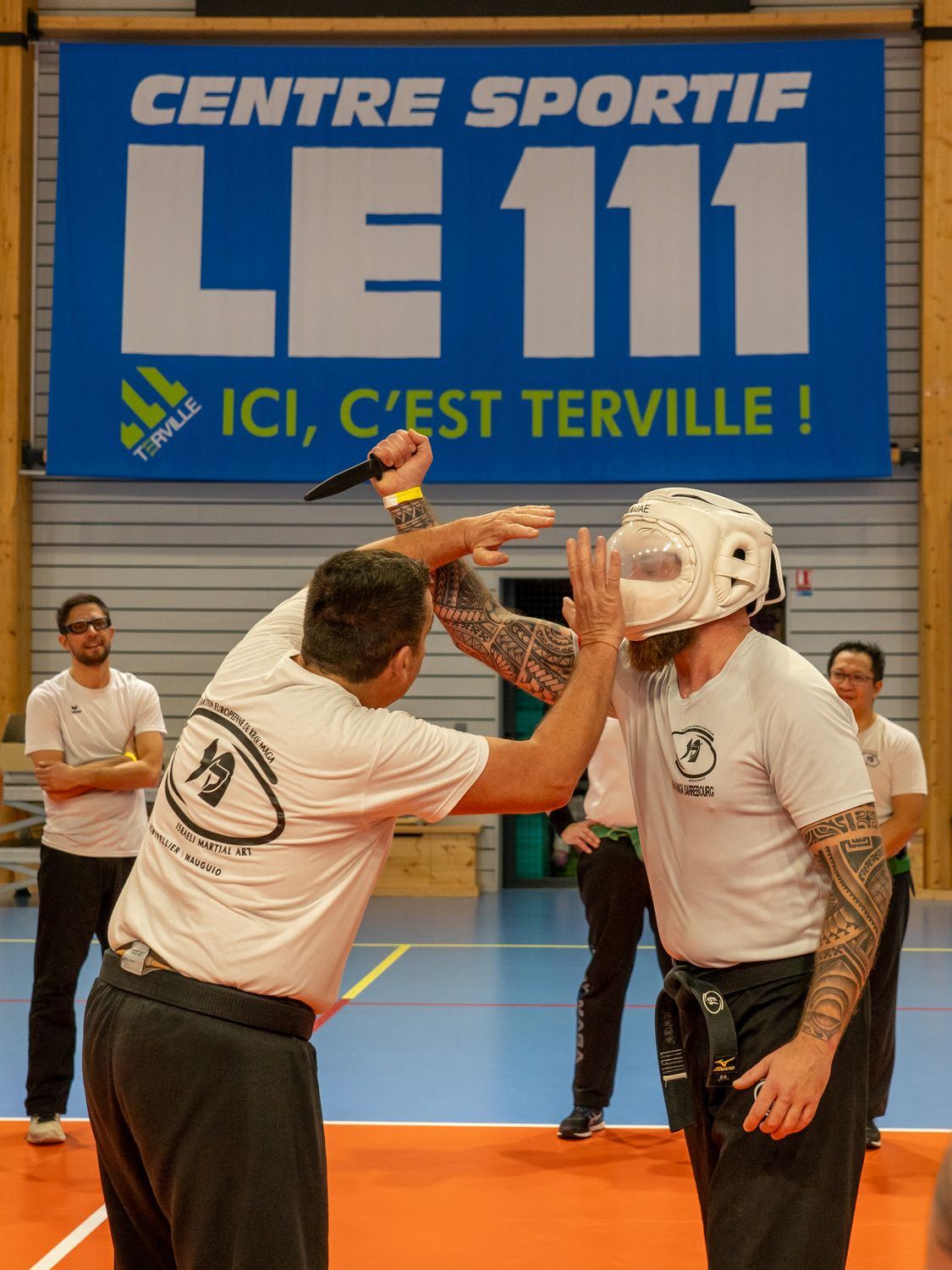 Frappe sur bouclier pendant un cours de self-défense en Moselle