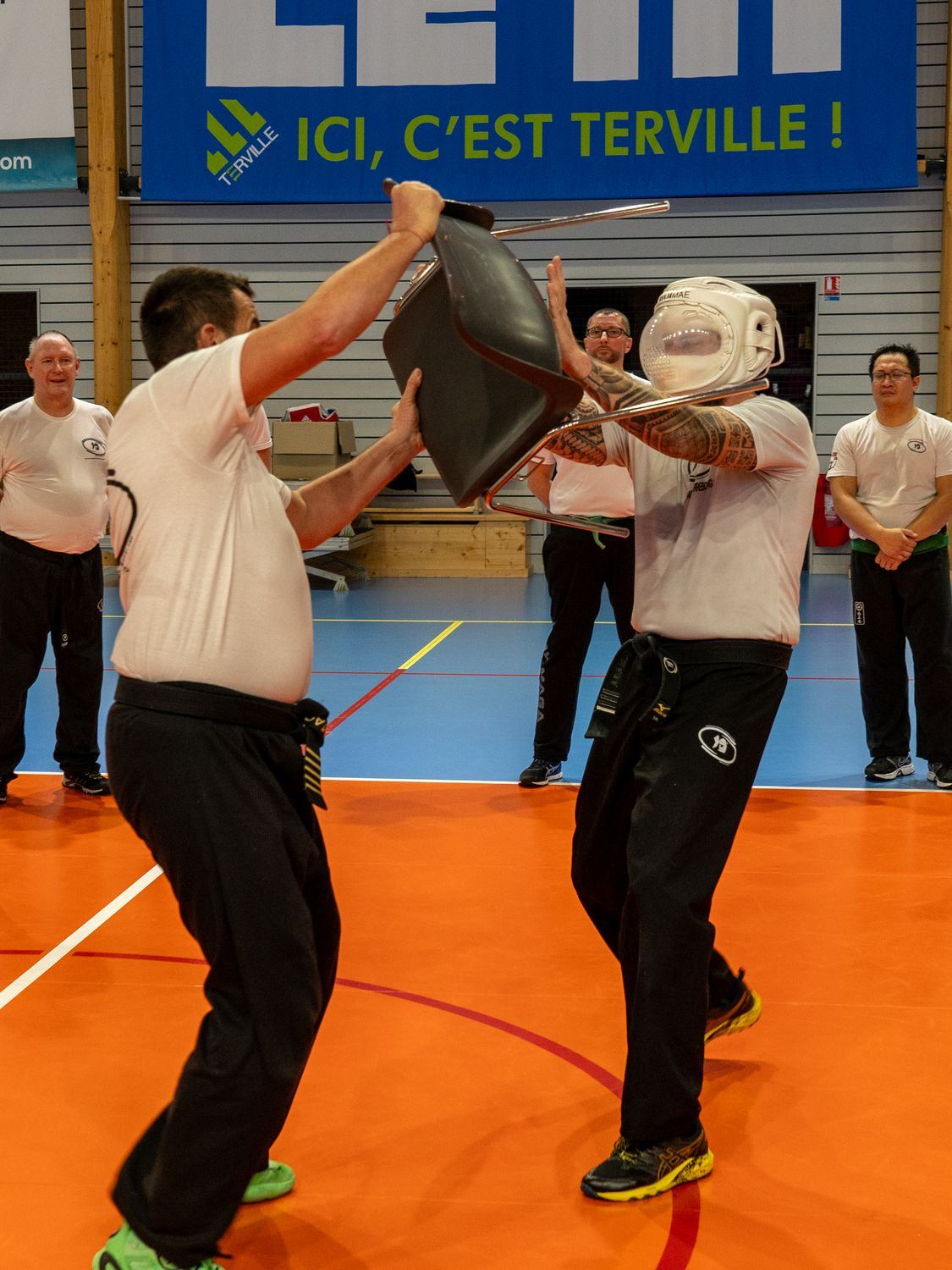 Frappe sur bouclier, cours de Krav Maga en Moselle